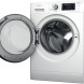 Whirlpool wasmachine schuin aanzicht met geopende deur en zichtbare trommelbinnenkant