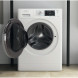 Whirlpool FFWDD 1076258 SV EE wasdroger met geopende deur en zichtbare trommel in woonkamer
