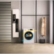 Whirlpool FFWDD 1076258 SV EE wasdroger in glamoureuze ruimte met verlichte trommel en moderne inrichting