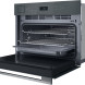 Whirlpool WCT7A9PHTSSG combi-stoomoven met magnetron in perspectief, geopende deur met twee roosters zichtbaar