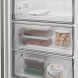 Whirlpool WHK 22373 X6EA koelkast onderfriezer geopend met laden en voedsel