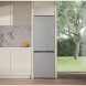 Whirlpool WHK 22373 X6EA koelkast in moderne keuken inbouwsituatie tegen muur
