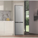 Whirlpool WHK 22373 X6EA koelkast in moderne keuken integratie met marmeren achterwand