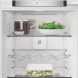 Whirlpool WHK2 5293B5E bovenste koelkastafdeling detail met verse groenten, deurrekken en bewaarschappen