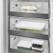 Whirlpool WHK2 5294 B6E vriezerdeur detail van drie laden in geopende stand