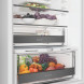 Whirlpool WHK2 5294 B6E koelkastdeur geopend met vier uitklapbare rekken