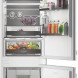 Whirlpool WHK2 5323 B5E2 inbouw koel-vriescombinatie interieur gevuld met voedsel