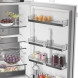 Whirlpool WHK2 5323 B5E2 koelkast deur open met flessen en eierhouder zichtbaar