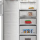 Whirlpool WHMFF 6312 W5E vriezer geopende deur met verschillende volle vriesschappen en producten