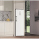 Whirlpool WHMLF 6444 W6E bovenkant koeling schappen met bessen en yoghurt