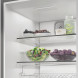 Whirlpool WHMLF 6444 XP6E koelkast bovensectie interieur zilverkleurige rekken vol voedsel