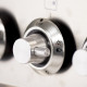 De robuuste knoppen van het Boretti VPI-93 IX inductie rvs fornuis in roestvrijstaal
