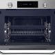 Gaaf is het fraaie design met de grote binnenruimte van 50 liter van de Samsung NQ50J3530BS beschikt over inschuifbare bakplaten en roosters