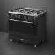 Zijaanzicht van SMEG mat zwart gasfornuis B91GMMBNLK2 met digitale timer en DigiScreen display