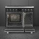 De kleine rechter oven is conventioneel en heeft onder, bovenwarmte en grill functie