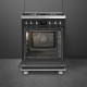 In de oven van dit Smeg fornuis kan op meerdere niveaus tegelijkertijd gerechten bereid worden.