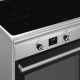De Smeg CX92IM heeft twee bedieningsknoppen en een strakke ronde greep