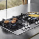 Fraai design op de Samsung GN7A2IFXD uitgevoerd met gietijzeren pandragers.