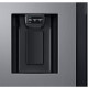 De Samsung RS68N8222S9 heeft een ijsdispenser voor ijsblokjes en crushed ice