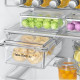 De binnenzijde van de Samsung BRB260187WW is praktisch met chromen flessenrek en take-out tray