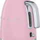 De Smeg KLF03PKEU waterkoker roze heeft een inhoud van 1,7 liter