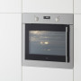 De draaideur op deze Atag oven is vooral handig bij inbouwen op ooghoogte