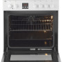 De FIV760WIT heeft een ruime oven waarbij op meerdere niveaus tegelijkertijd gerechten bereid kunnen worden
