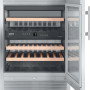 De Liebherr WTes1672 wijnkoelkast heeft uineembare plateaus op telescooprails