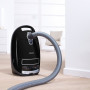 De Miele Complete C3 Pure Black EcoLine is voorzien van een vermogen van 550 Watt