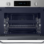 Gaaf is het fraaie design met de grote binnenruimte van 50 liter van de Samsung NQ50J3530BS beschikt over inschuifbare bakplaten en roosters