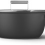Voorzijde van de Smeg CSF2412BLM braadpan in de kleur mat zwart