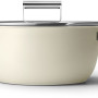 Voorkant van de Smeg CSF2412CRM braadpan in de kleur creme