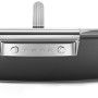 Deze Smeg smoorpan heeft een fraai design door de combinatie van mat zwarte kleur en chromen details