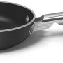 De FPF2002BLM is een zeer praktische pan met ergonomische handgreep