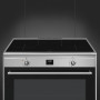 De oven kan worden bediend met de twee knoppen ondersteund met het display in het midden van de CG90CIXT