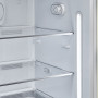 De heldere LED verlichting in de Smeg FAB28RDEG5 koelkast groen