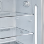 De LED verlichting zorgt voor helder zicht in de Smeg FAB28RPB5 koelkast