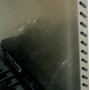In de zijkant van de Smeg KITC9X achterwand roestvrijstaal heeft u te maken met sleuven voor het afvoeren van de warmte van de oven.
