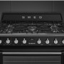 De Smeg TR90NNLK9 is voorzien van de kenmerkende Tradizionale knoppen