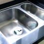 De Smeg UM4530 bestaat uit een grote en een kleine spoelbak