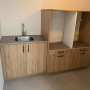 De Wasmachinekast TWO PAIR uitgebreid als maatwerk oplossing met een keukenkast met spoelbak