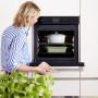 In de Atag CS6674M combi-stoomoven zwart inbouw bakt u de heerlijkste gerechten