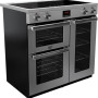 Dit roestvrijstalen Belling fornuis is uitgevoerd met drie ovens.