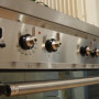 De Smeg C9GMXNLB1 is uitgevoerd met de kenmerkende SMEG greep en knoppen