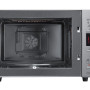 De binnenzijde van de Samsung CE118PE-X1, uitgevoerd met ruim interieur
