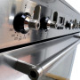 De DS96MFX7 is uitgevoerd met kenmerkende SMEG stang greep