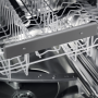 De Electrolux ESL5330LO inbouw vaatwasser is uit te breiden met handvat voor de bovenkorf
