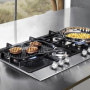 Fraai design op de Samsung GN7A2IFXD uitgevoerd met gietijzeren pandragers.