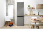 De Indesit LR8S2XB koelkast kan fraai gecombineerd worden in de moderne keuken