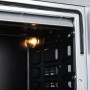 Praktisch is de binnenverlichting welke zich rechtsboven in de oven bevindt.